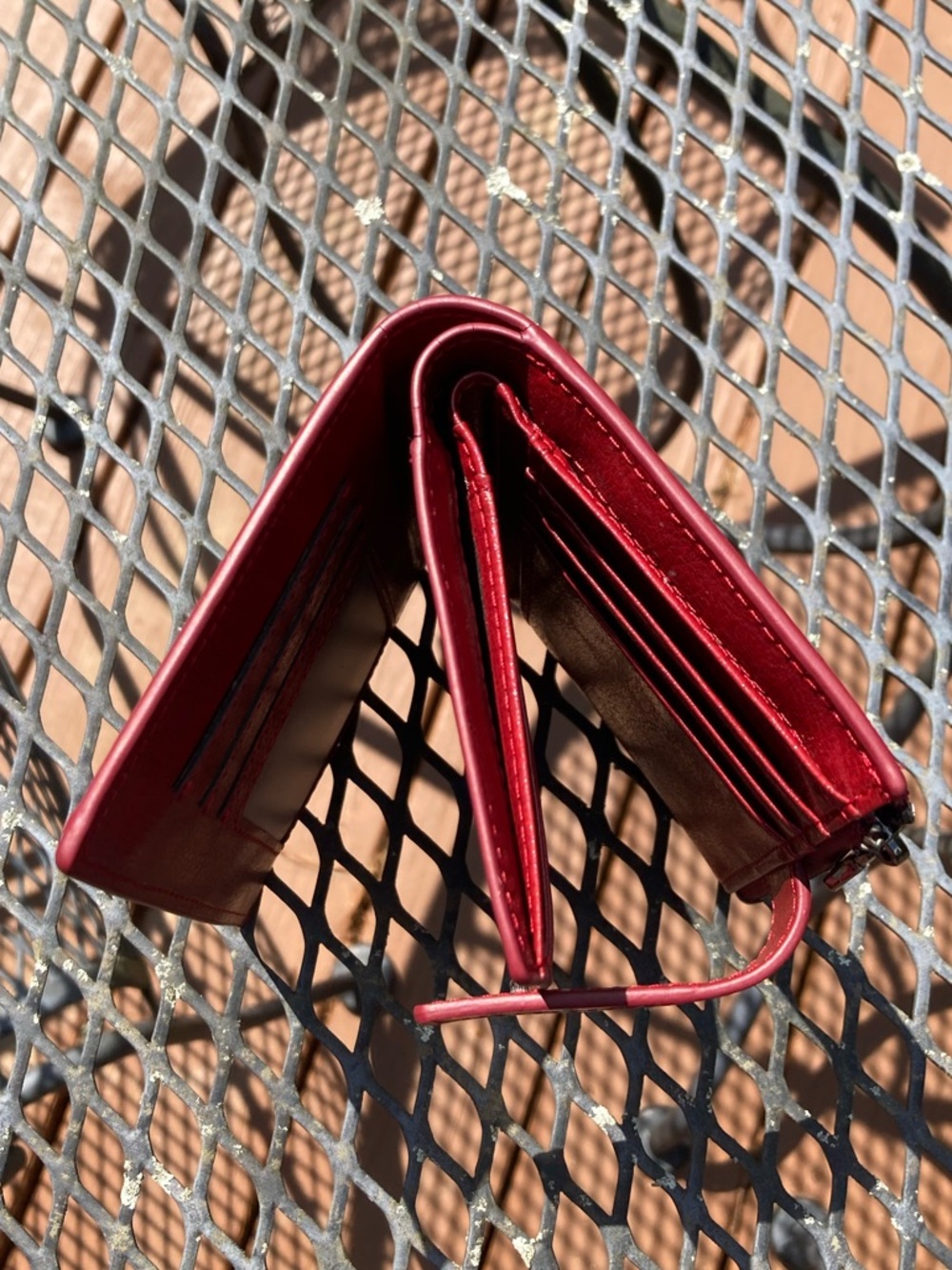 Red Security Wallet - Picture 5 of 8